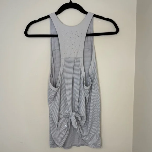 Lululemon Clip-In Tank in "Silver Spoon" Gray - Fits Size S 4/6 Rare Lulu Find - Picture 5 of 10